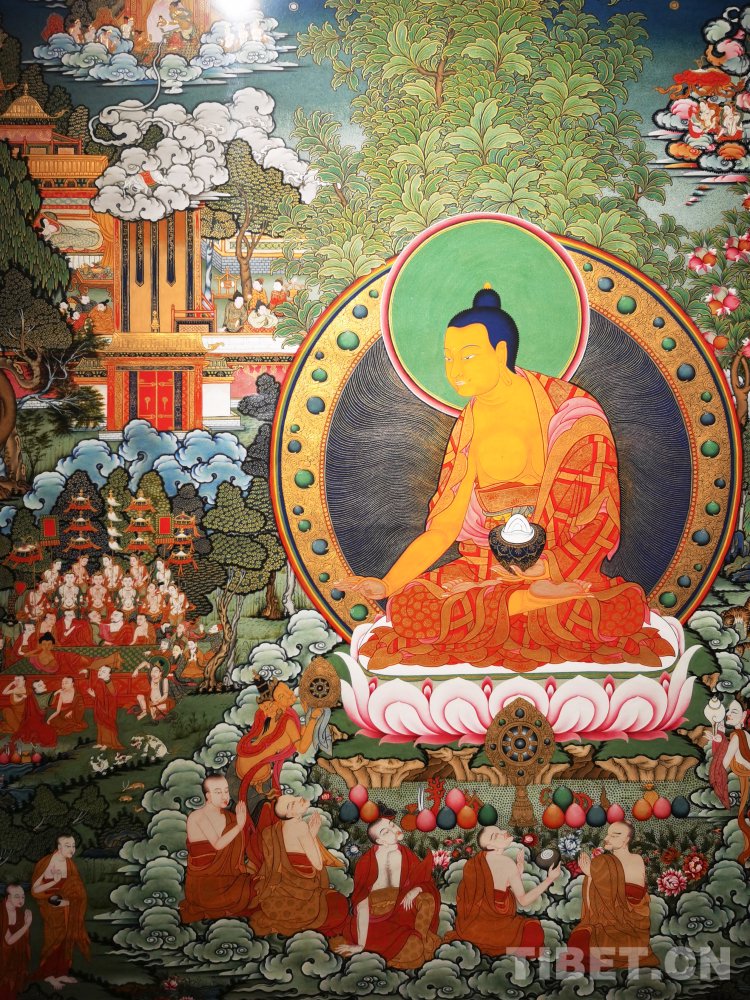 图为本届唐卡展上所展出的唐卡作品(局部)摄影:王淑