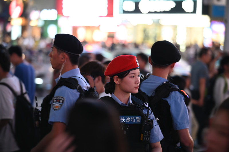 长沙1000余名特警护节日平安|特警_新浪财经_新浪网