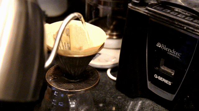 手冲咖啡体验 图源：“比顿咖啡Beaton Coffee”微信公众号