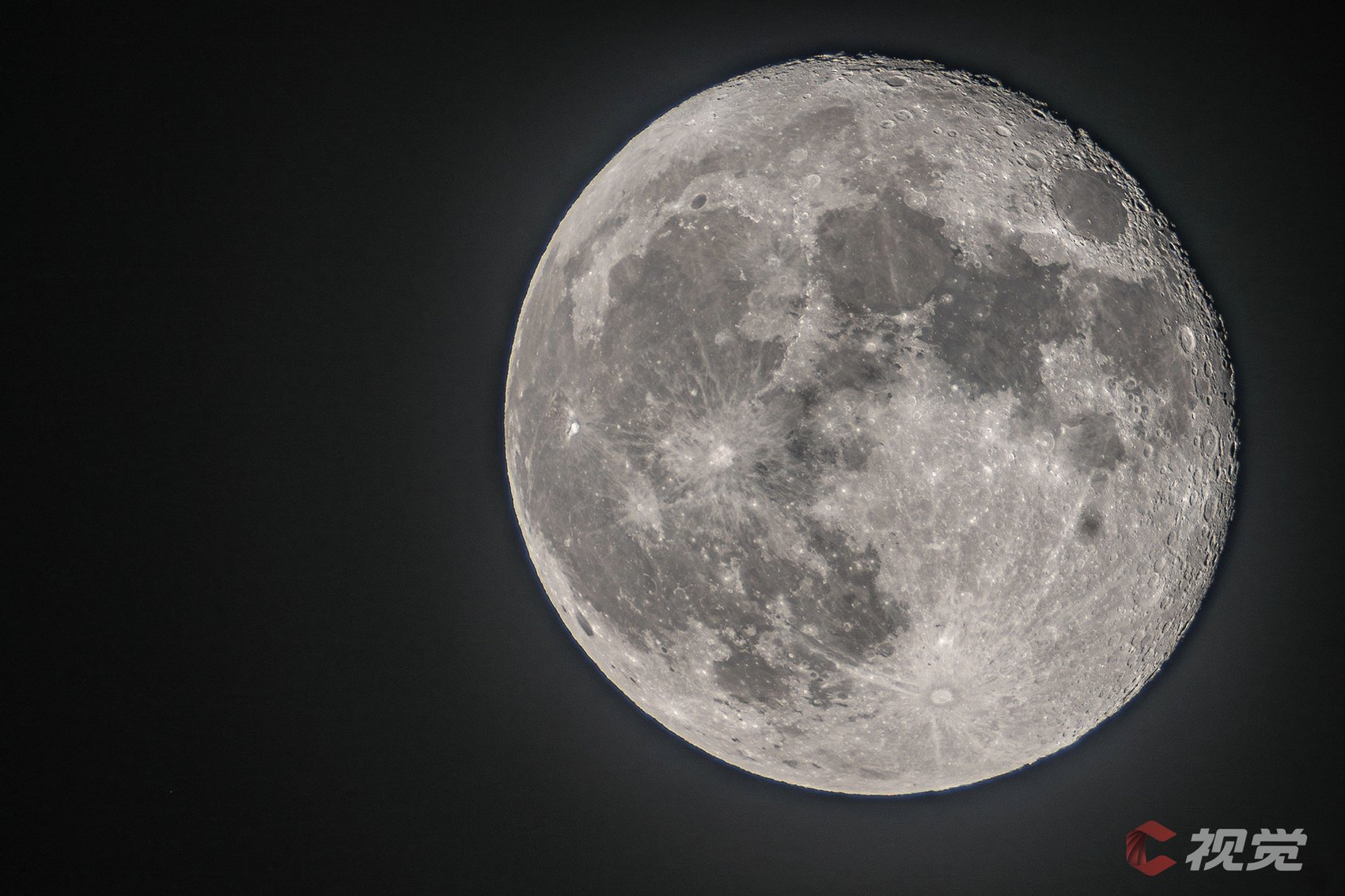 9月29日,天涯明月共此时,这是都江堰上空的"超级月亮".