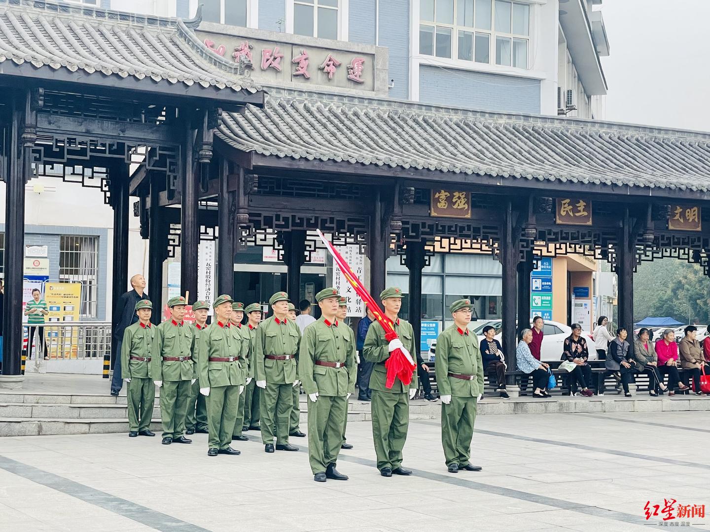 ▲天府新区兴隆街道升旗仪式现场