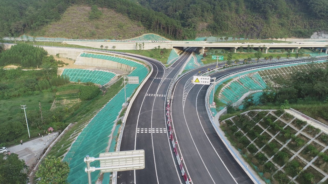 网,改善沿线交通条件,提高g72高速公路通行能力和路网整体服务水平