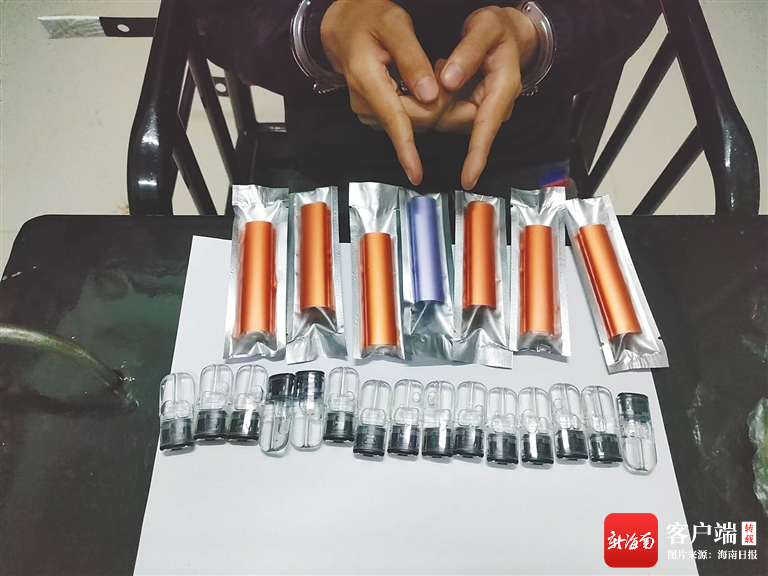 图为查扣的含依托咪酯成分的电子烟.李小鹏 摄