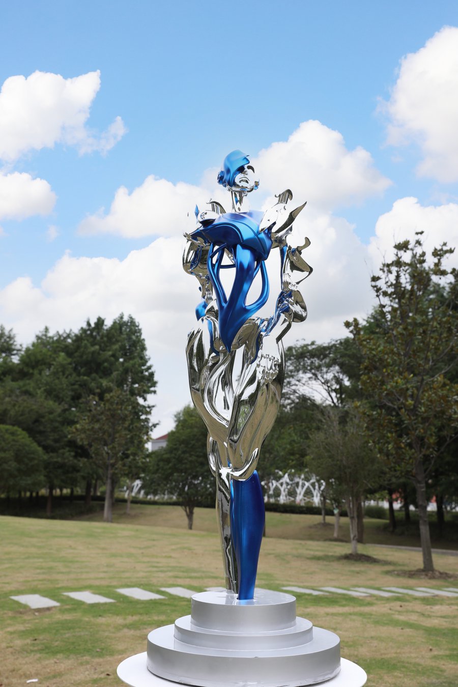 汇聚了来自德国,韩国,哥伦比亚以及中国的著名雕塑家的共计15件(组)