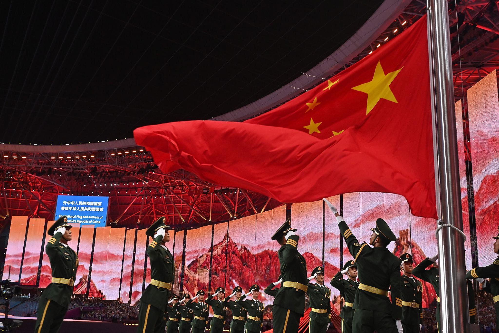 9月23日,第19届亚洲运动会开幕式在杭州举行,中华人民共和国国旗在