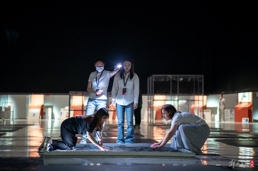 西岸穹顶下,艺术家沈伟把舞蹈,绘画,影像《融》在了一起|沈伟_新浪