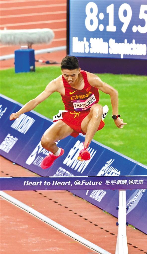 图为比赛中的扎西次仁. 本报记者 旦增兰泽 万靖 摄