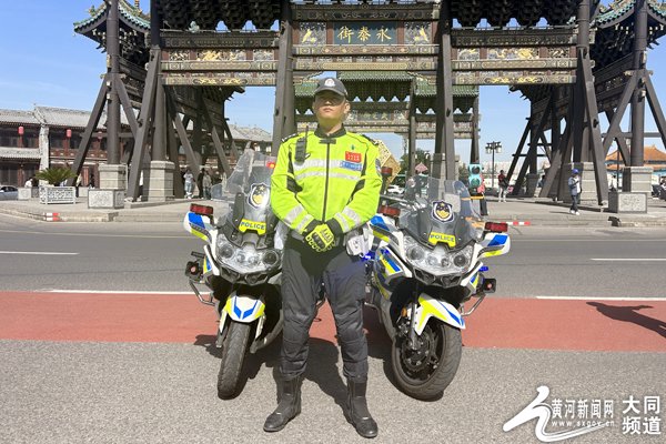 用"警服蓝"守护"中国红"|景区_新浪财经_新浪网