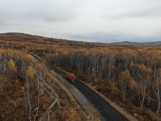 执勤分队在边境线巡护.图源:内蒙古兴安盟森林消防支队白狼中队
