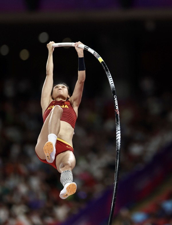 李玲在杭州亚运会田径女子撑杆跳高决赛中夺金|三连冠_新浪财经_新浪