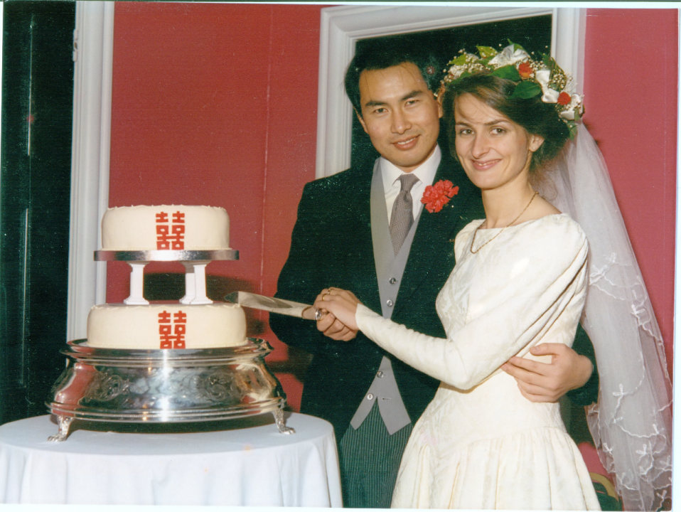 1987年华山和罗山结婚与马结缘用华山的话说,华天最早的骑马启蒙是在