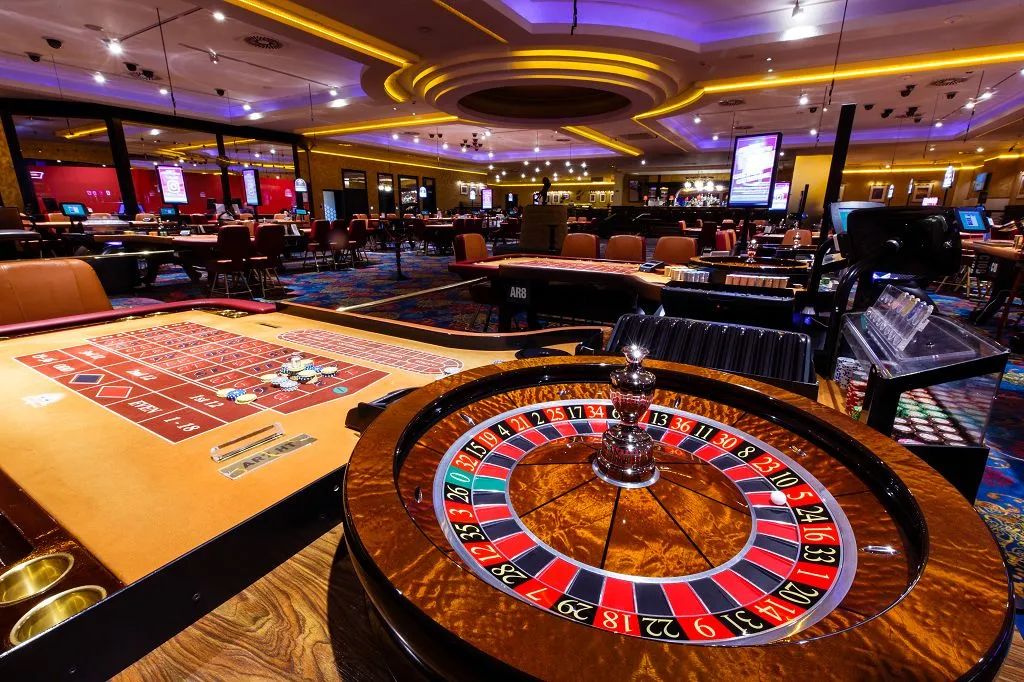 老虎机一年"吸金"63亿港元,百乐皇宫递表港交所,远东发展分拆博彩业务