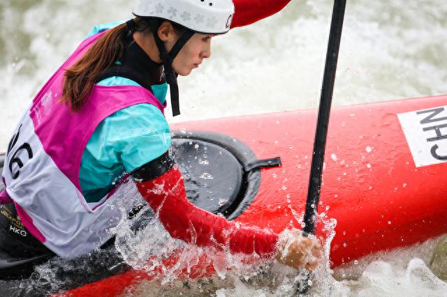 在男子,女子单人皮艇预赛,和男子,女子单人划艇预赛中,中国两位女选手