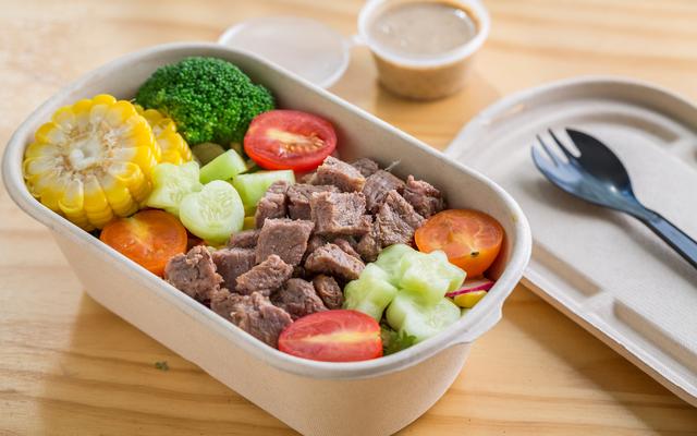 资料图:牛肉沙拉外卖.图/ic photo