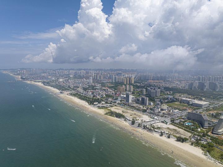 图为广西北海十里银滩景致(无人机照片).新华社发(李君光摄)