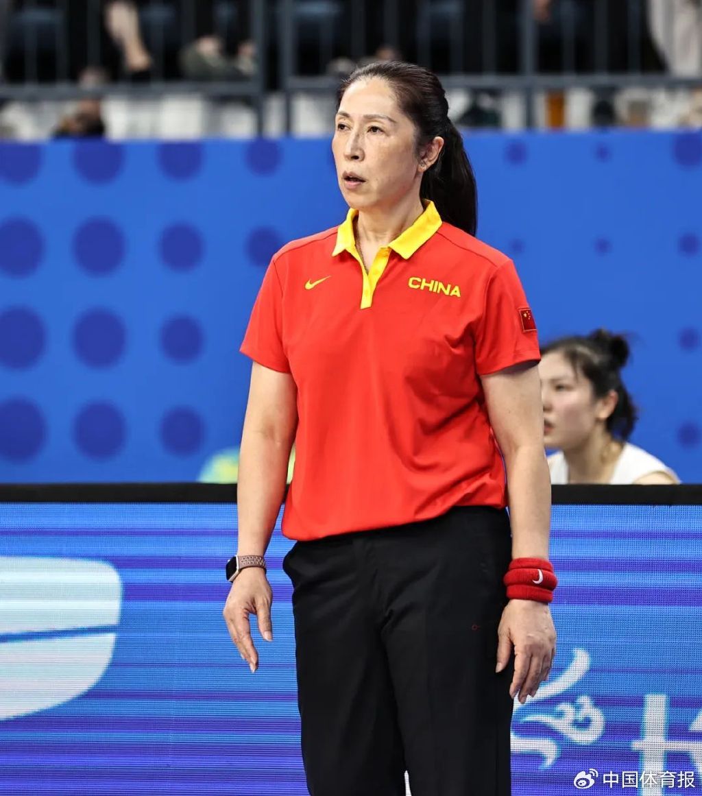 中国女篮主教练郑薇赛后揭秘——关键时刻我们从来不掉链子