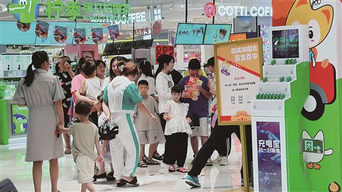 钟露雅/摄10月5日下午,记者在位于温岭市泽国镇的领悦广场看到,商场里