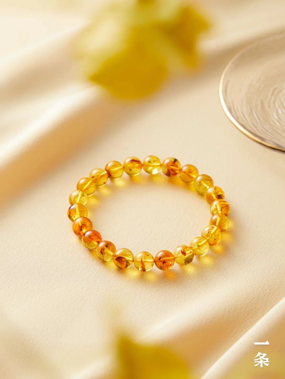 天然净水级金花珀,金黄浓郁,高透澄澈,天然"爆花"纹|琥珀_新浪财经