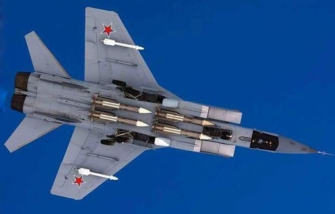 俄战机挪威海上空拦截美军机