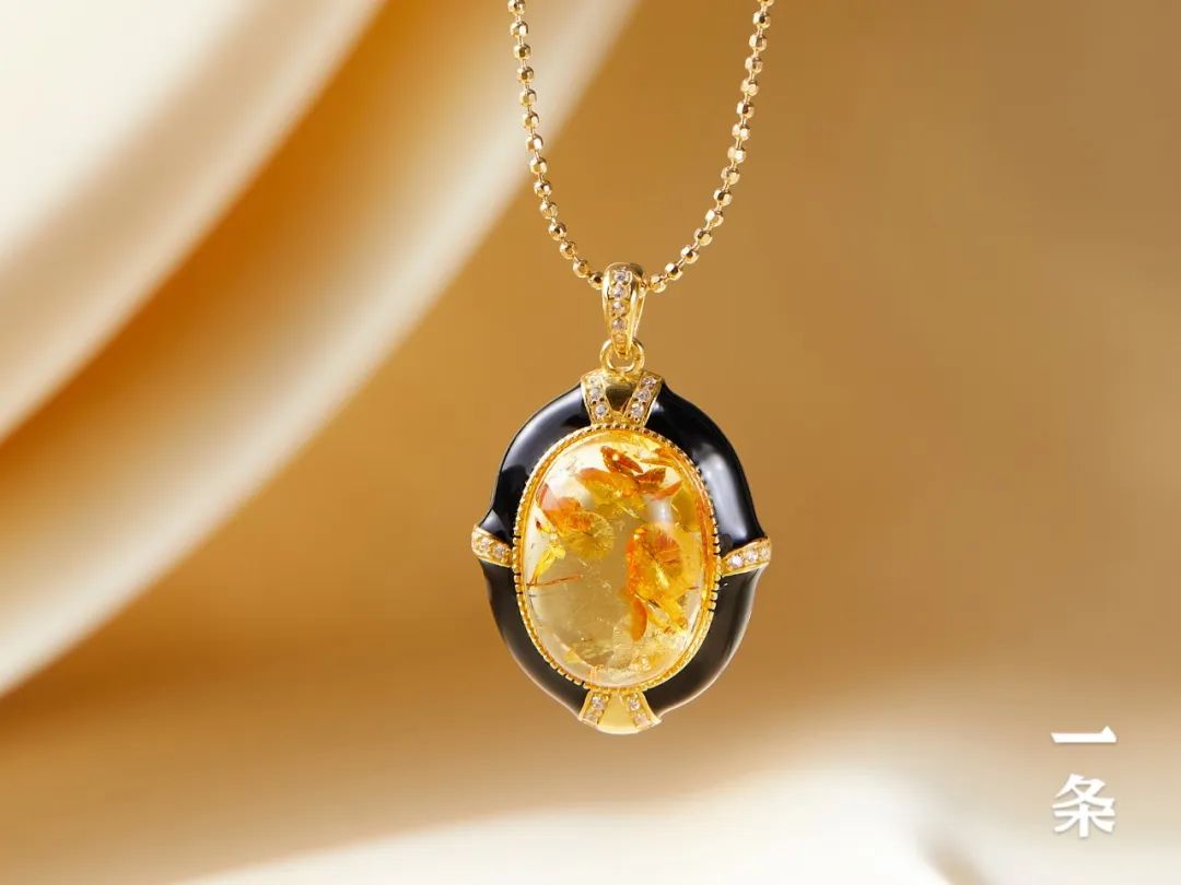 天然净水级金花珀,金黄浓郁,高透澄澈,天然"爆花"纹|琥珀_新浪财经