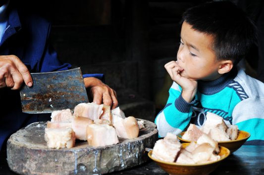 西江苗寨切鼓藏肉.李玉贵/图