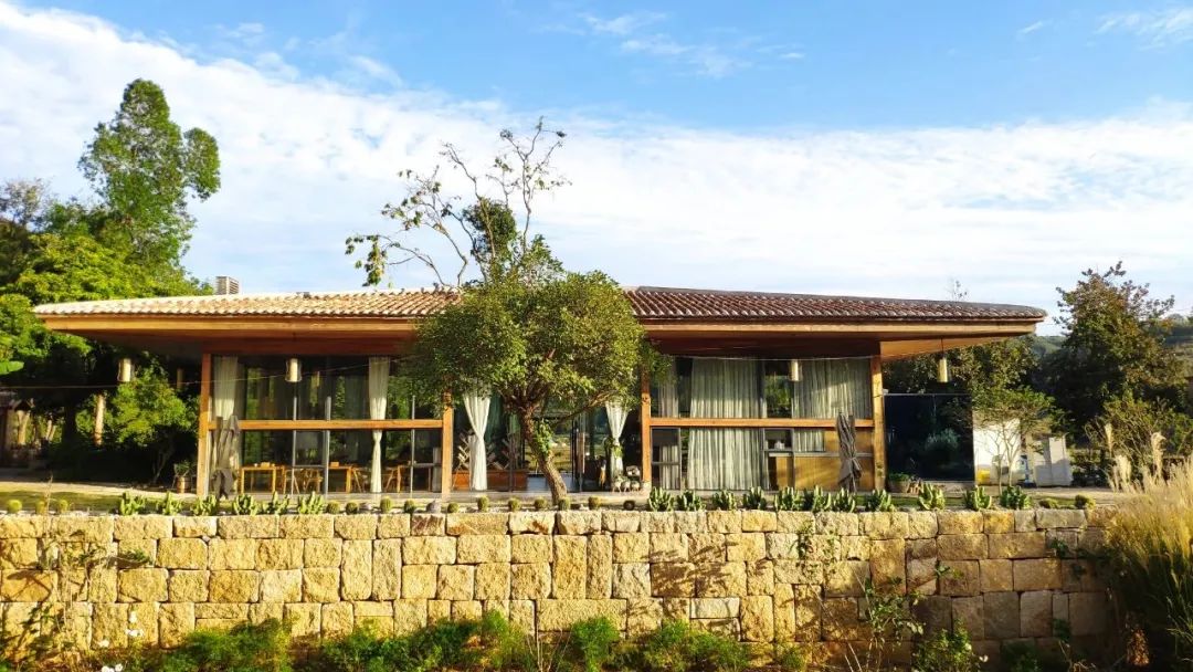 野渡谷民宿粤书吧位于英德市连江口镇百年古村寨——淡地村野渡谷民宿