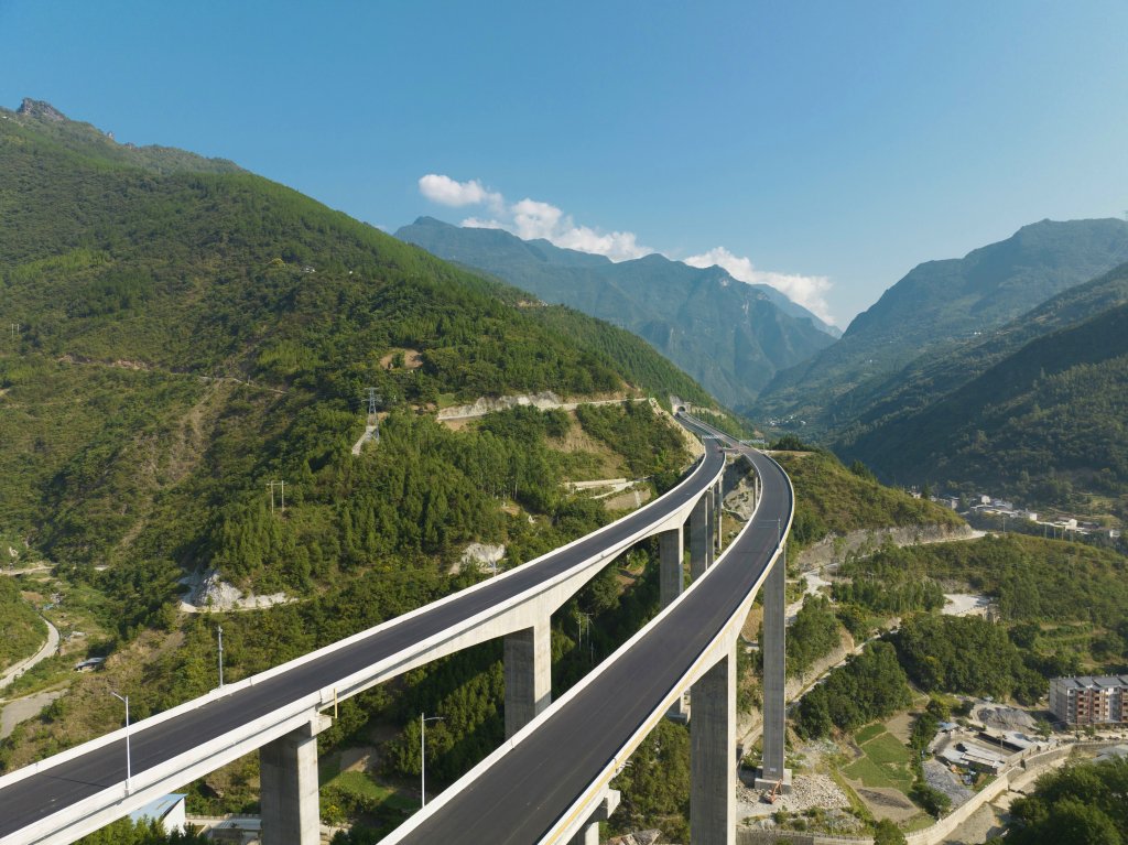 巫镇高速已实现全线贯通,预计年内建成通车.受访者供图