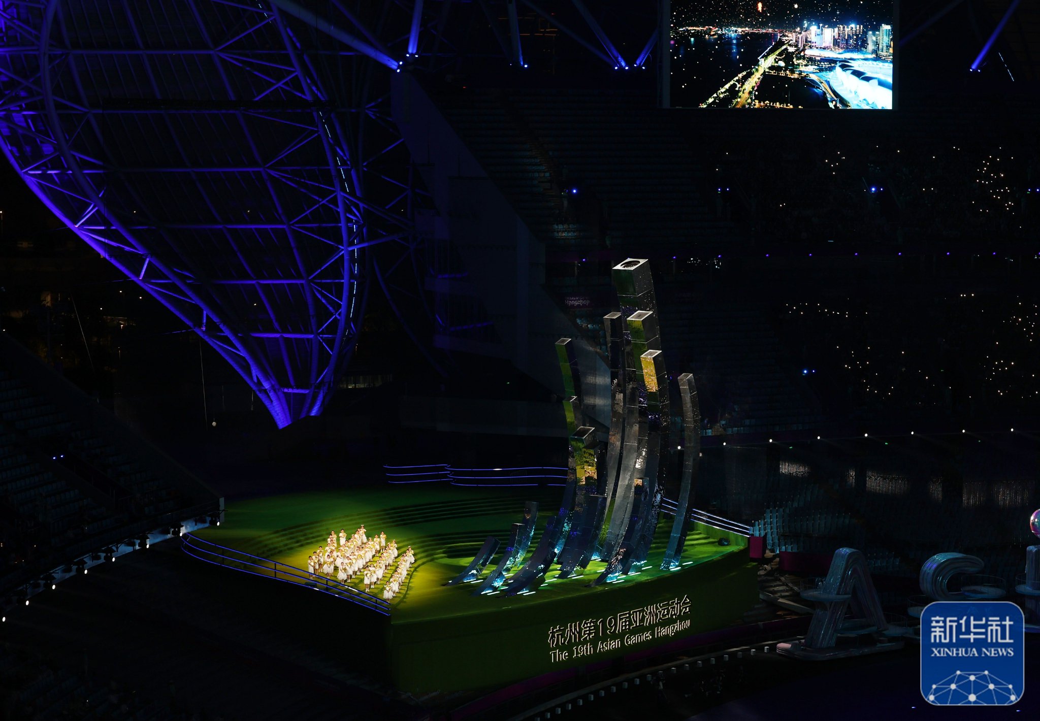 杭州亚运会主火炬在闭幕式上熄灭.新华社记者 杨磊 摄