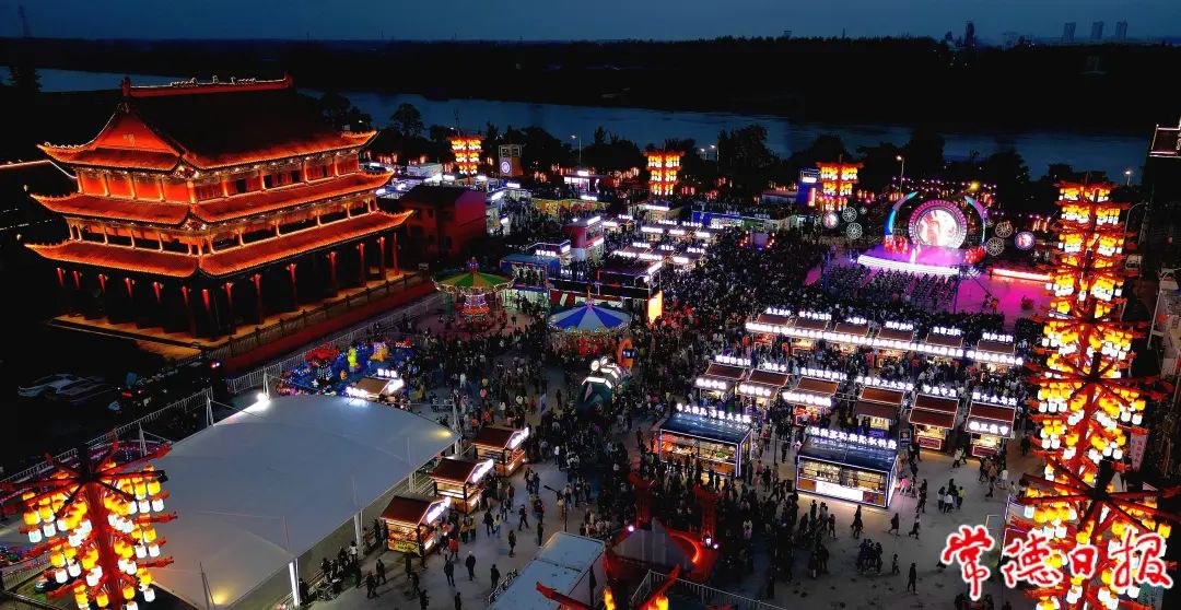 10月2日,安乡酱卤不夜城开街现场航拍图.常德日报记者 王明睿 摄