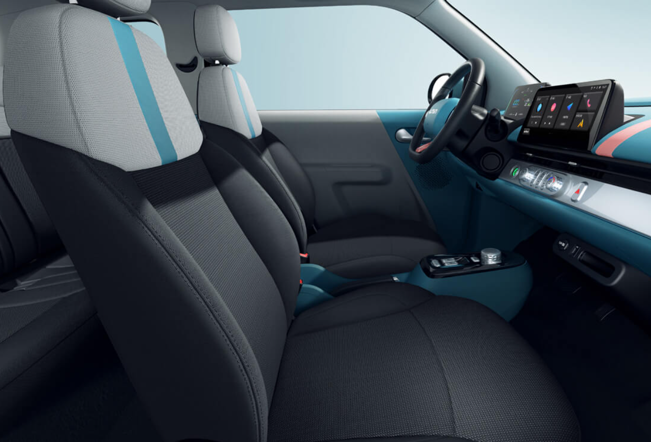 长安 Lumin 纯电微型车 301 公里快充版本月推出，其他车型最高优惠 1 万元