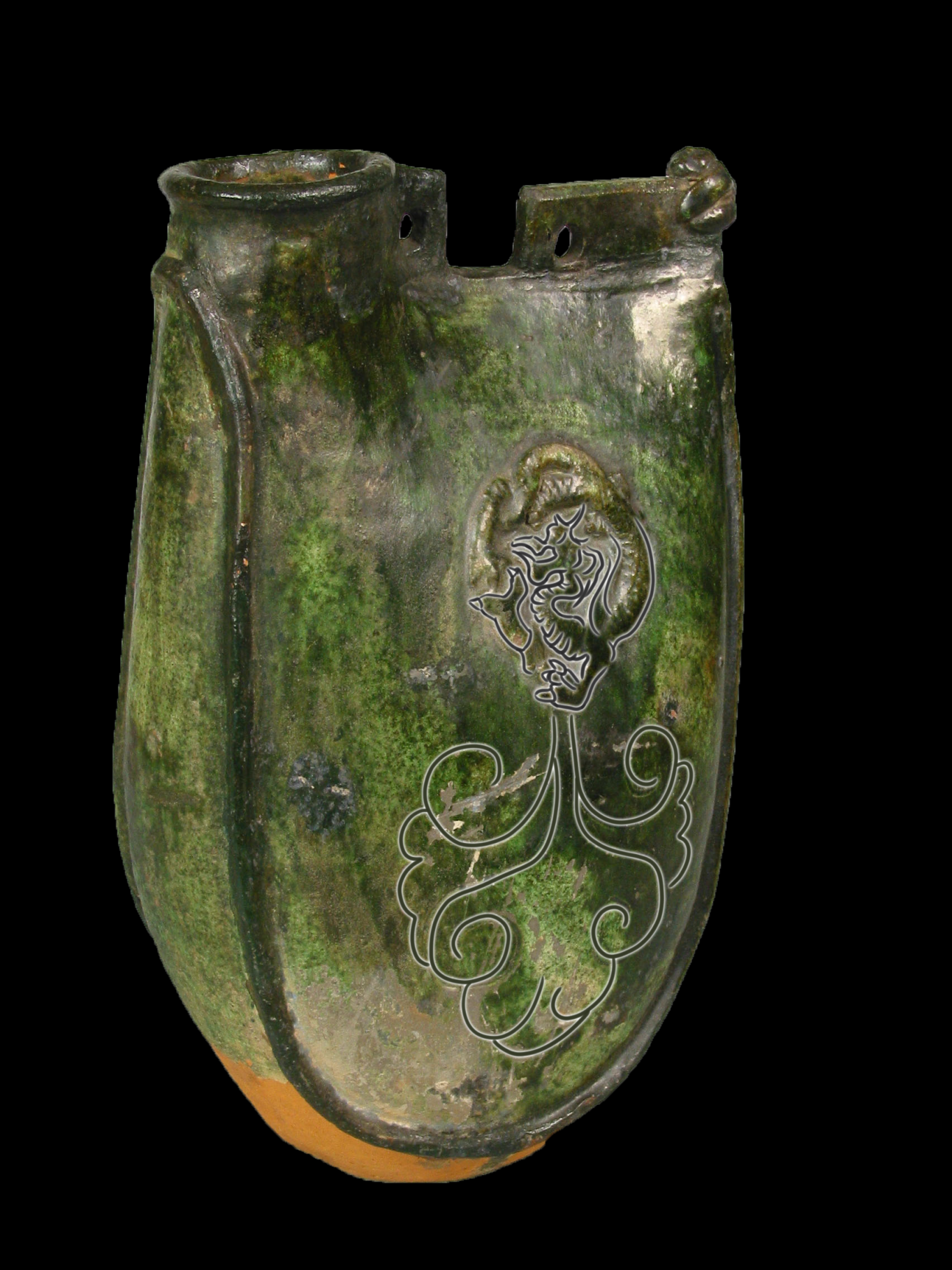 辽绿釉贴团龙菊花纹双孔鸡冠壶 辽宁省博物馆藏