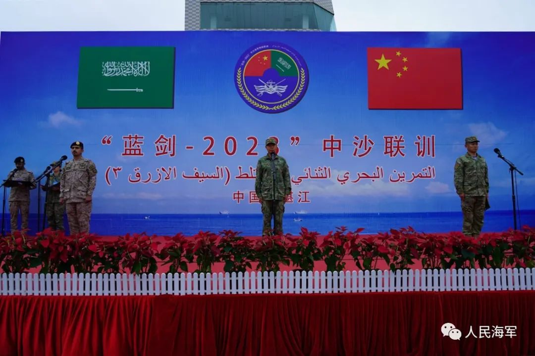 整齐列队双方百余名参训官兵在广东湛江海军陆战队某旅营区举行开训