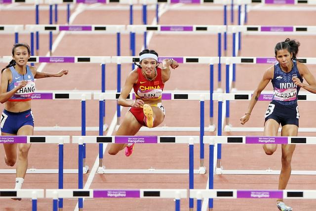 新京报记者 王飞 摄9月30日,杭州亚运会男子100米决赛,谢震业男子百米