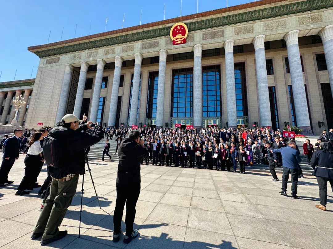 10月9日,北京人民大会堂,中国工会第十八次全国代表大会开幕