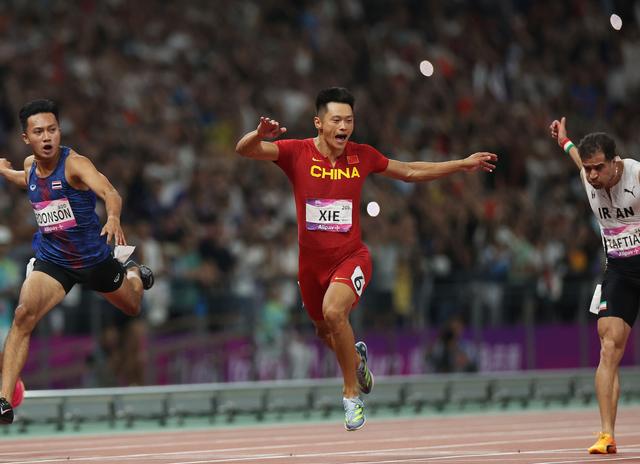 9月30日,杭州亚运会男子100米决赛,谢震业男子百米短跑以9秒97的成绩