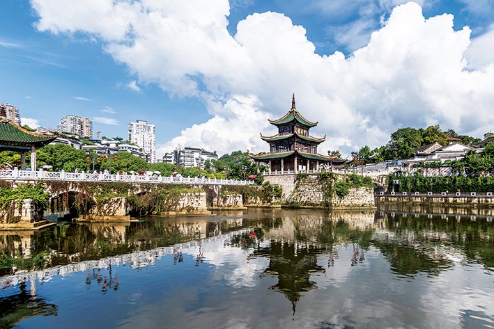 贵阳市南明河(胡雁 摄 贵州图片库供图)