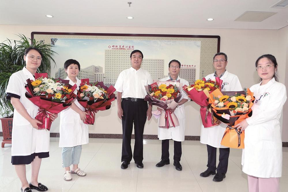 9月7日,邯郸市中心医院召开了2023年度教师节年度表彰会,院领导张学强