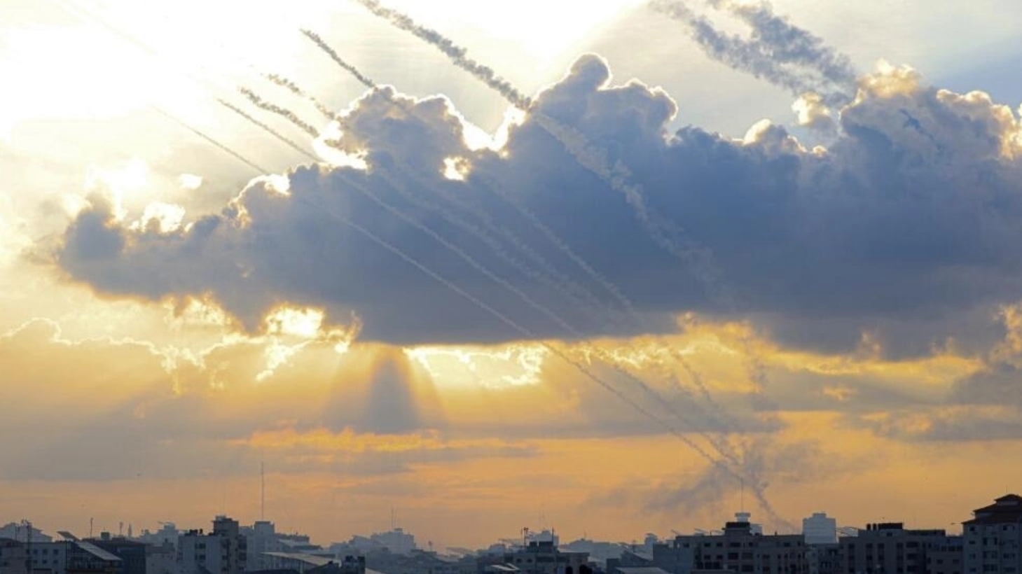 ▲以色列“铁穹”系统拦截火箭弹