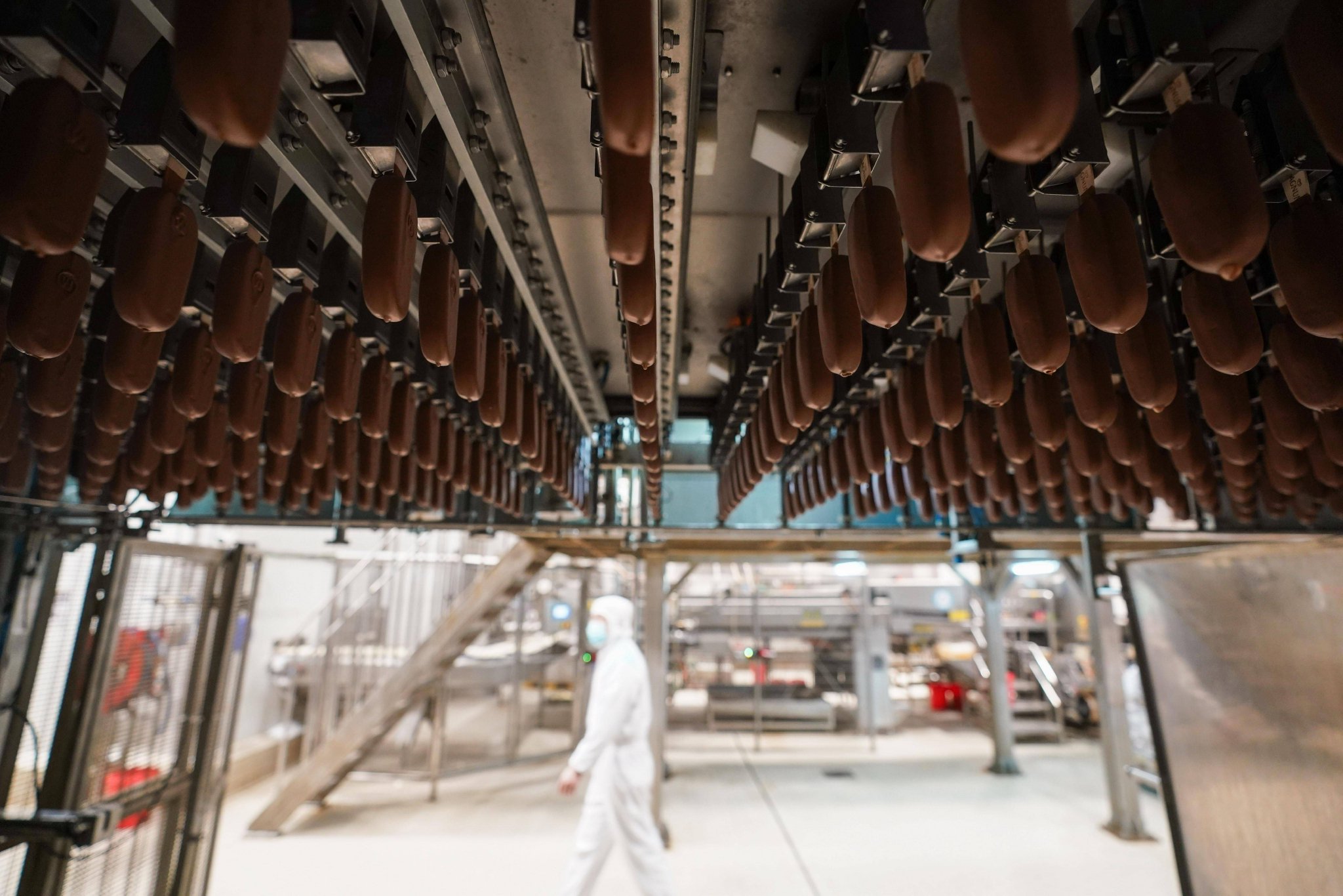 3月1日在江苏太仓拍摄的柔性冰淇淋生产线.新华社记者季春鹏 摄