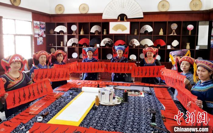 意大利"90后"翻译员茱莉:让更多人聆听江永女书的声音|意大利_新浪