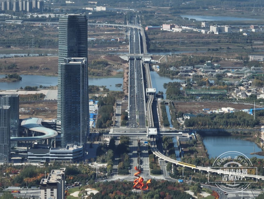 北湖大桥桥梁全长2800米,桥梁宽度40米,是长春市最长,最宽的一座桥梁