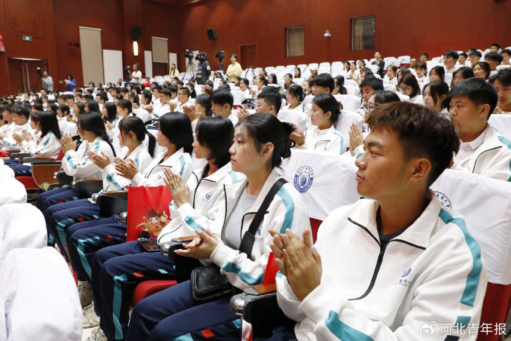 现场学生答题互动 供图/巩贤涛