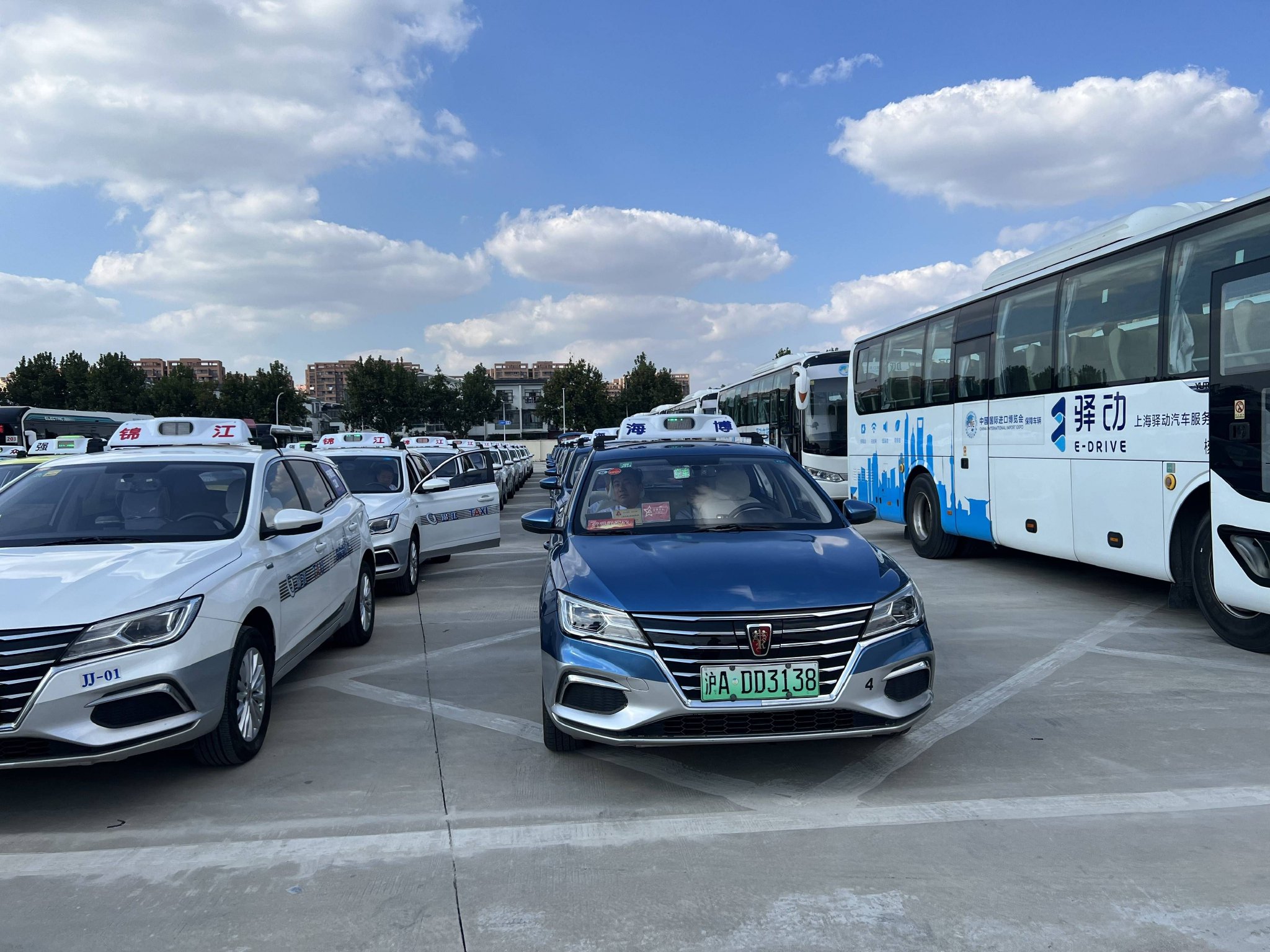 进博会保障车辆.澎湃新闻记者 陈逸欣 图