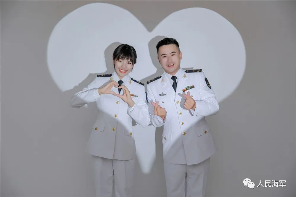 海军某部班长王宇(男)和海军某部中士齐婷婷(女)