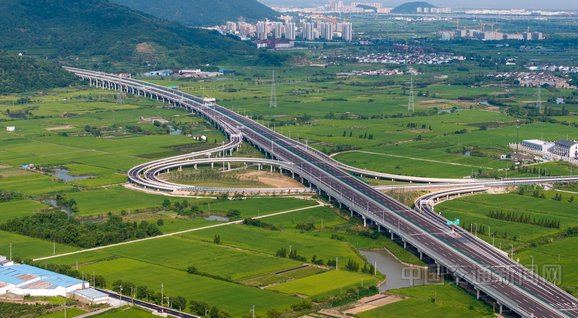 沈海高速公路连接线(象山湾疏港高速公路)昆亭至塘溪段正式通车(如图)