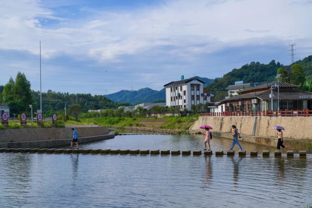 英德市连江口镇连樟村亲水步道.清远日报签约摄影师 徐慧敏 摄