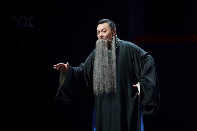 作为剧中"苏东坡"的扮演者,四川省川剧院院长,著名川剧表演艺术家