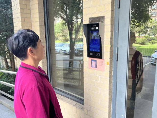 刷脸回家、远程开门……闵行这个小区楼栋门有点酷！|上海市|门禁|居民|人脸识别|系统_手机新浪网