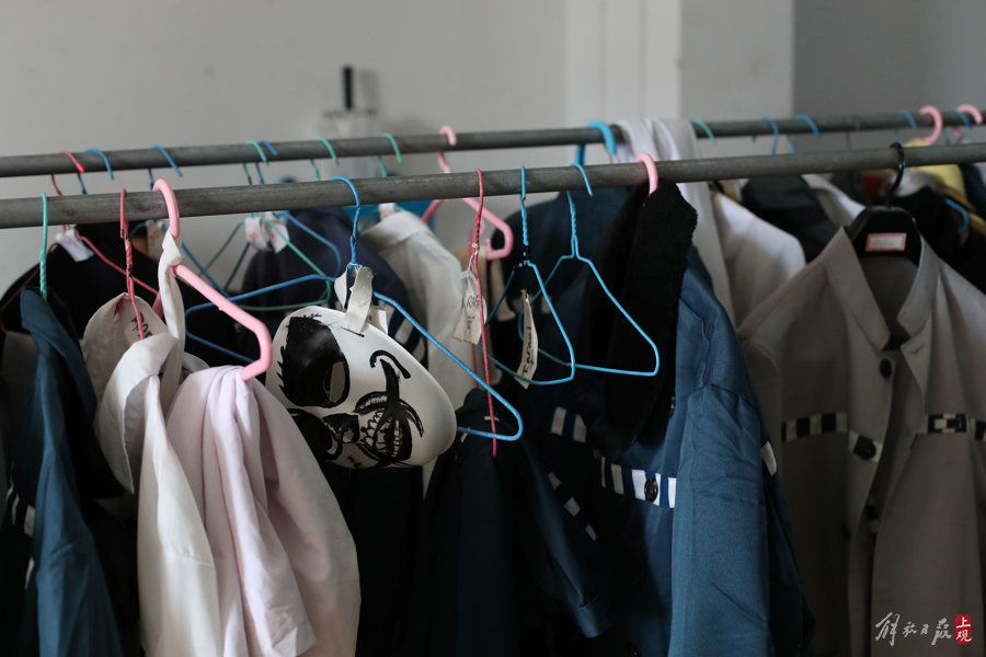 青浦监狱《心梦》首演,以戏剧矫治中的"爱"启迪罪犯心灵_新浪财经