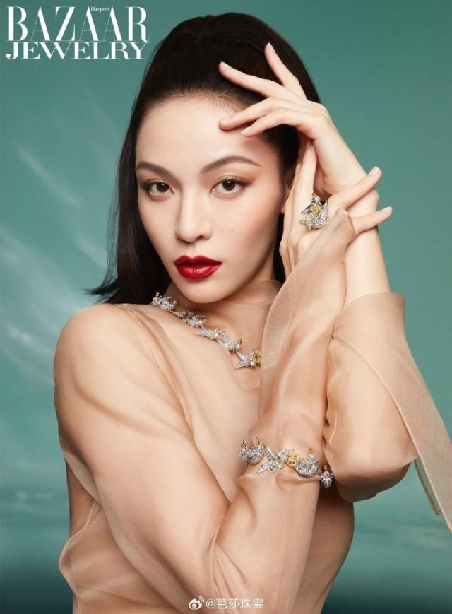 钟楚曦珠宝封面大片释出 烈焰红唇高冷矜贵